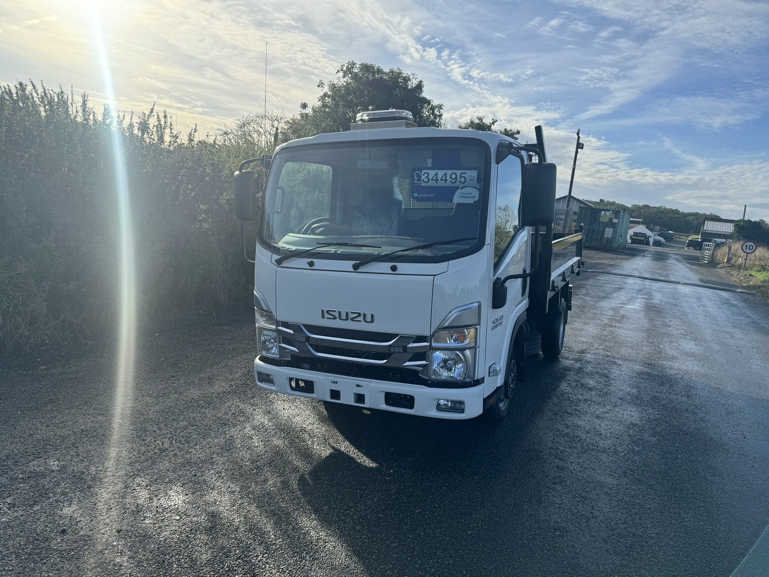 Used 2023 Isuzu Grafter 1.9D N35 125 auto alloy tipper 2024 for sale